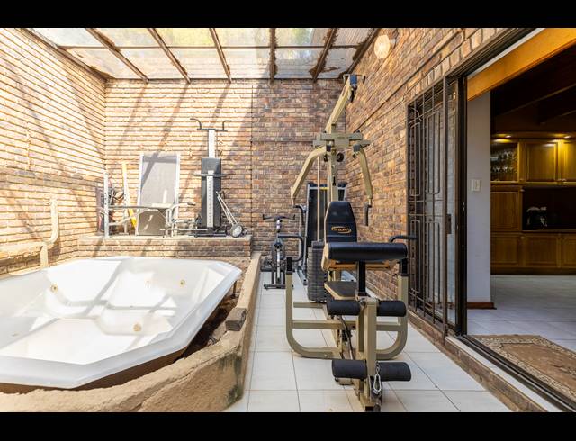4 BEDROOM HOUSE FOR SALE IN BRYANSTON